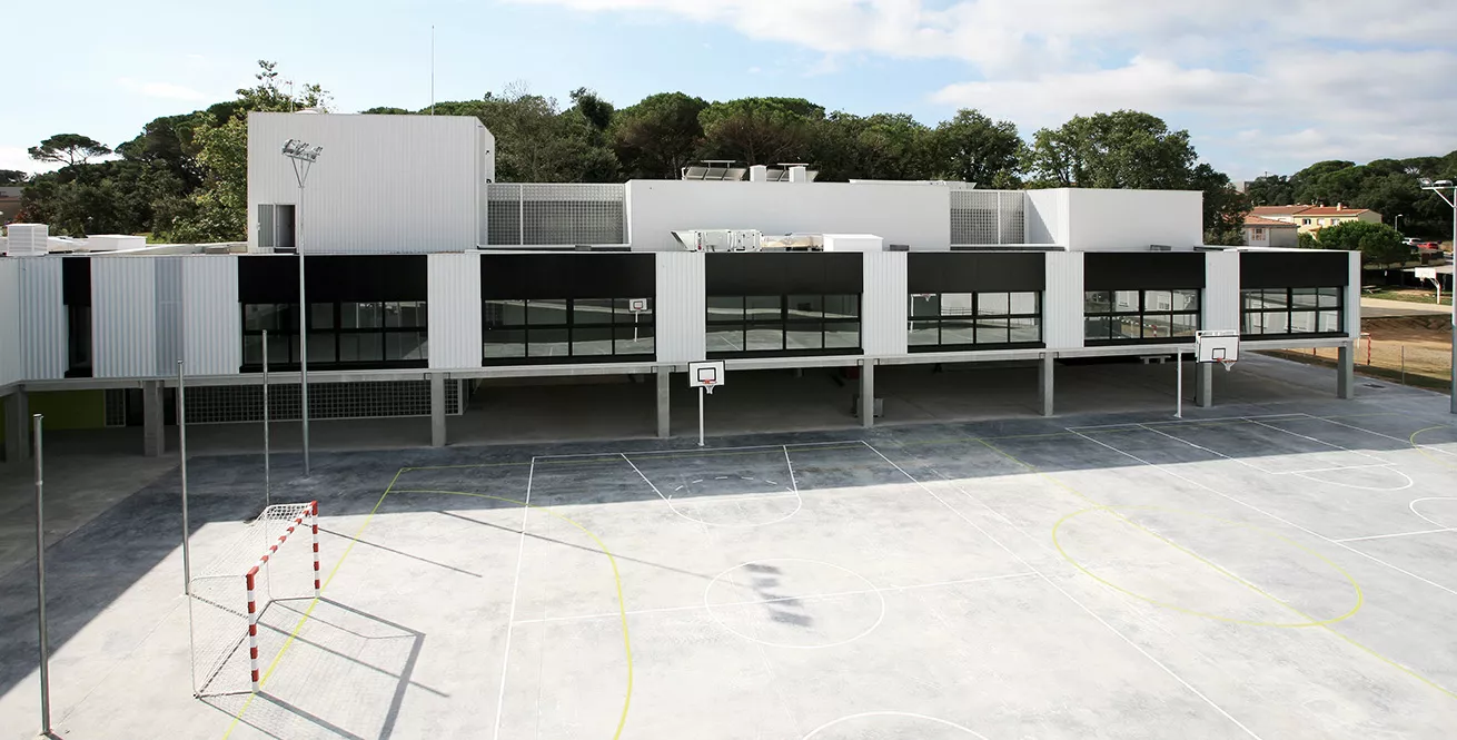 façana pati CEIP La Benaula