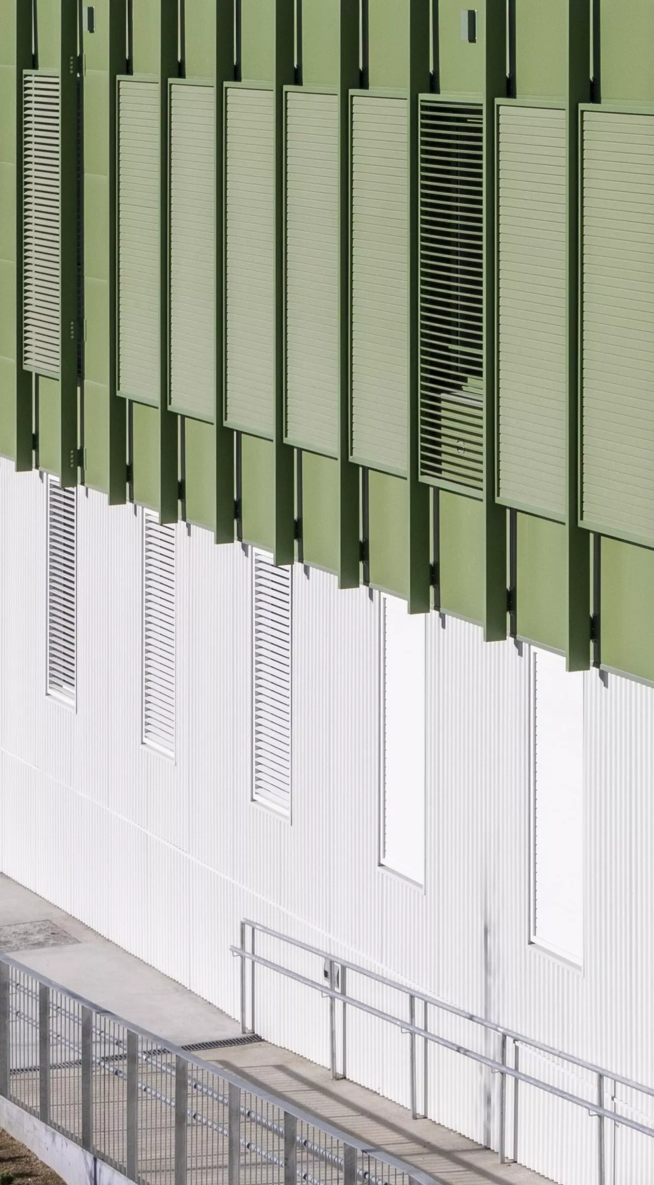 detall façana Institut Els Roures Dosrius